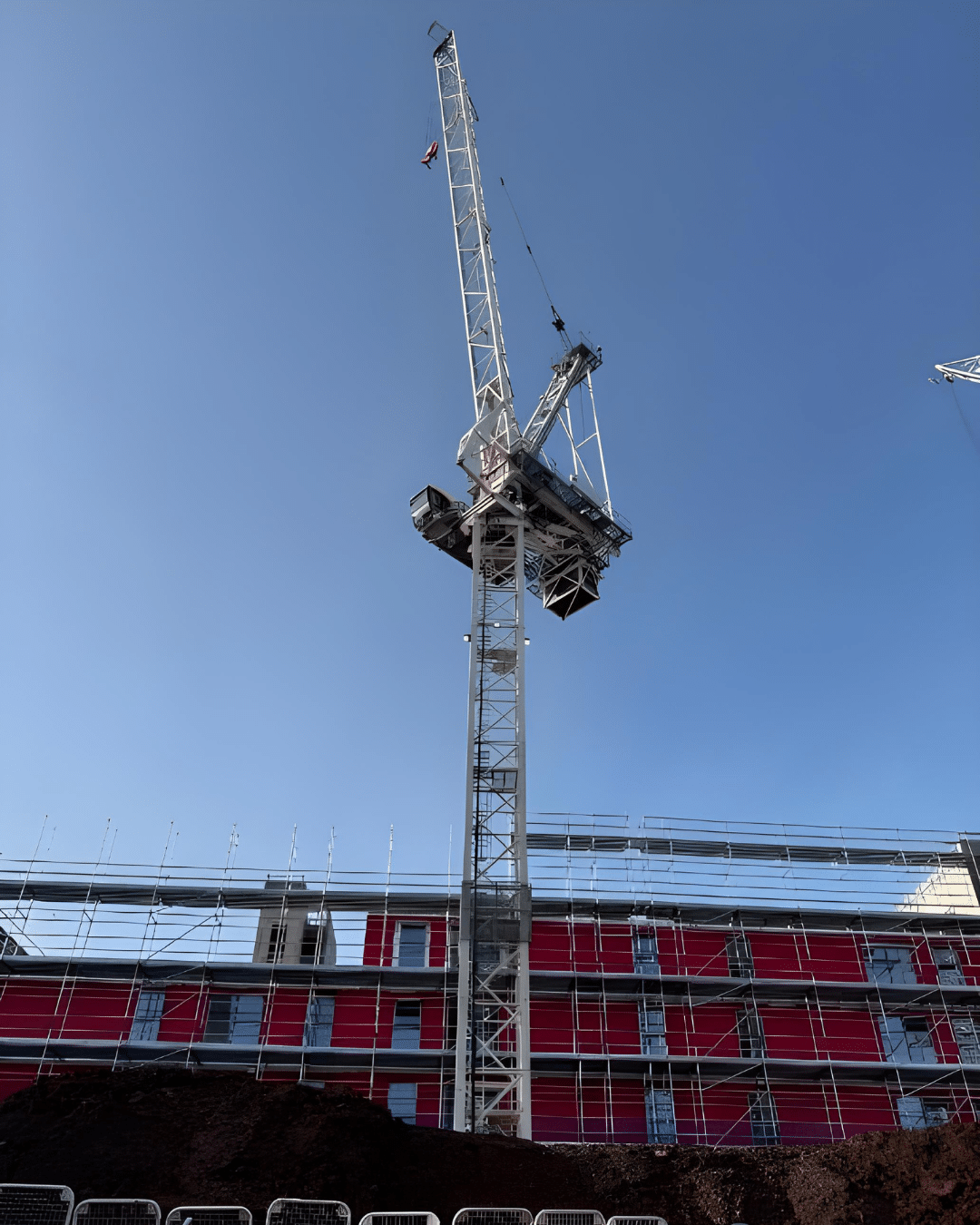 Powering Five Heavy Luffing Cranes Without Diesel: A Hybrid Battery and Flywheel Solution for Large Construction Sites